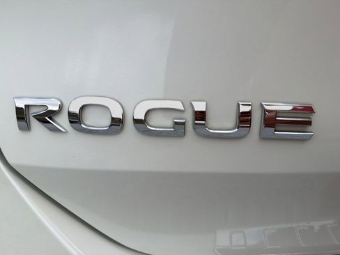 Used 2015 Nissan Rogue SV w/ SV Premium Package image 38