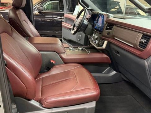 Used 2023 Ford Expedition Max Limited image 5