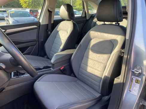 Used 2025 Volkswagen Jetta SE FWD image 21