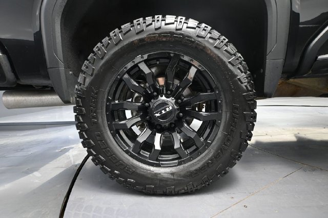 Used 2024 GMC Sierra 2500 AT4 w/ Technology Package AWD/4WD image 11
