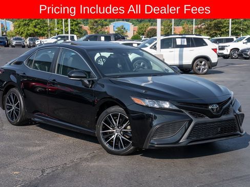 Used 2024 Toyota Camry SE FWD image 1