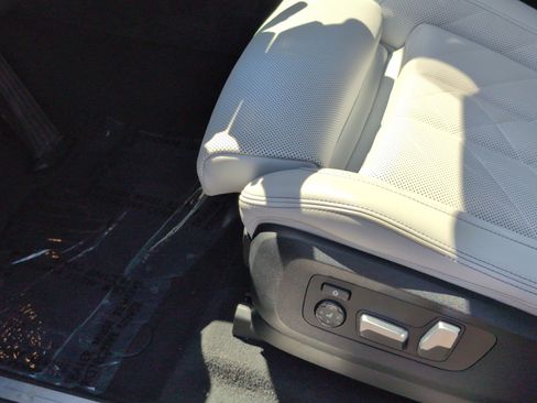 Used 2024 BMW X5 sDrive40i w/ Premium Package RWD image 17