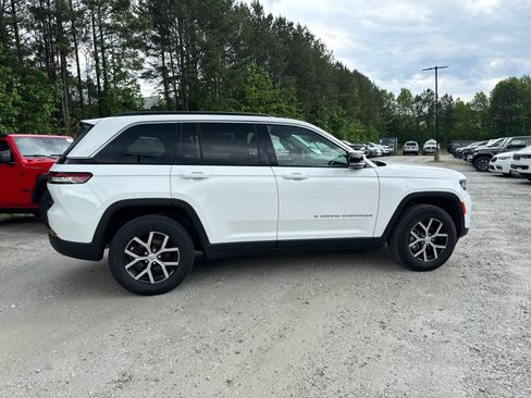 Used 2025 Jeep Grand Cherokee Limited AWD/4WD image 7