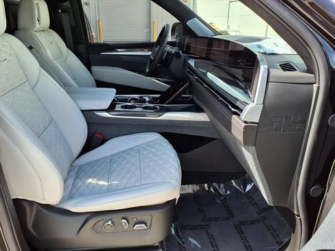 Certified 2026 Cadillac Escalade V AWD/4WD image 9