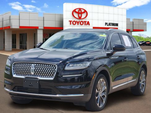 Used 2023 Lincoln Nautilus Reserve w/ Luxury Package AWD/4WD image 2