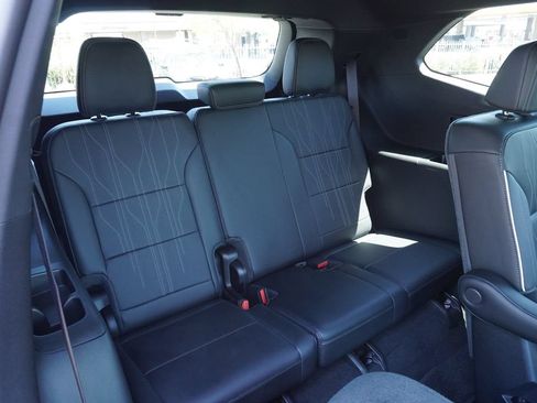 Used 2025 Buick Enclave Avenir w/ Super Cruise Package FWD image 11