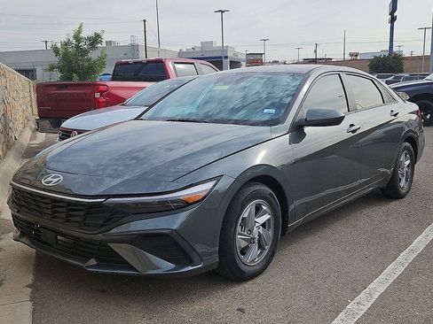 Used 2025 Hyundai Elantra SE FWD image 1