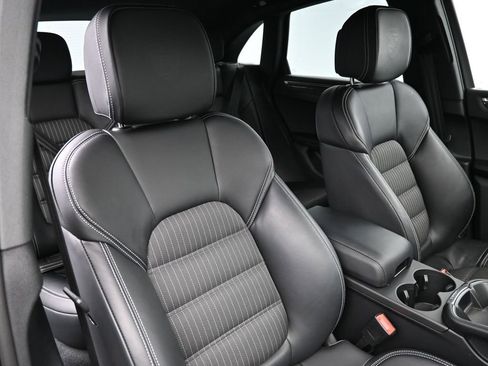 Certified 2024 Porsche Macan Turbo image 19