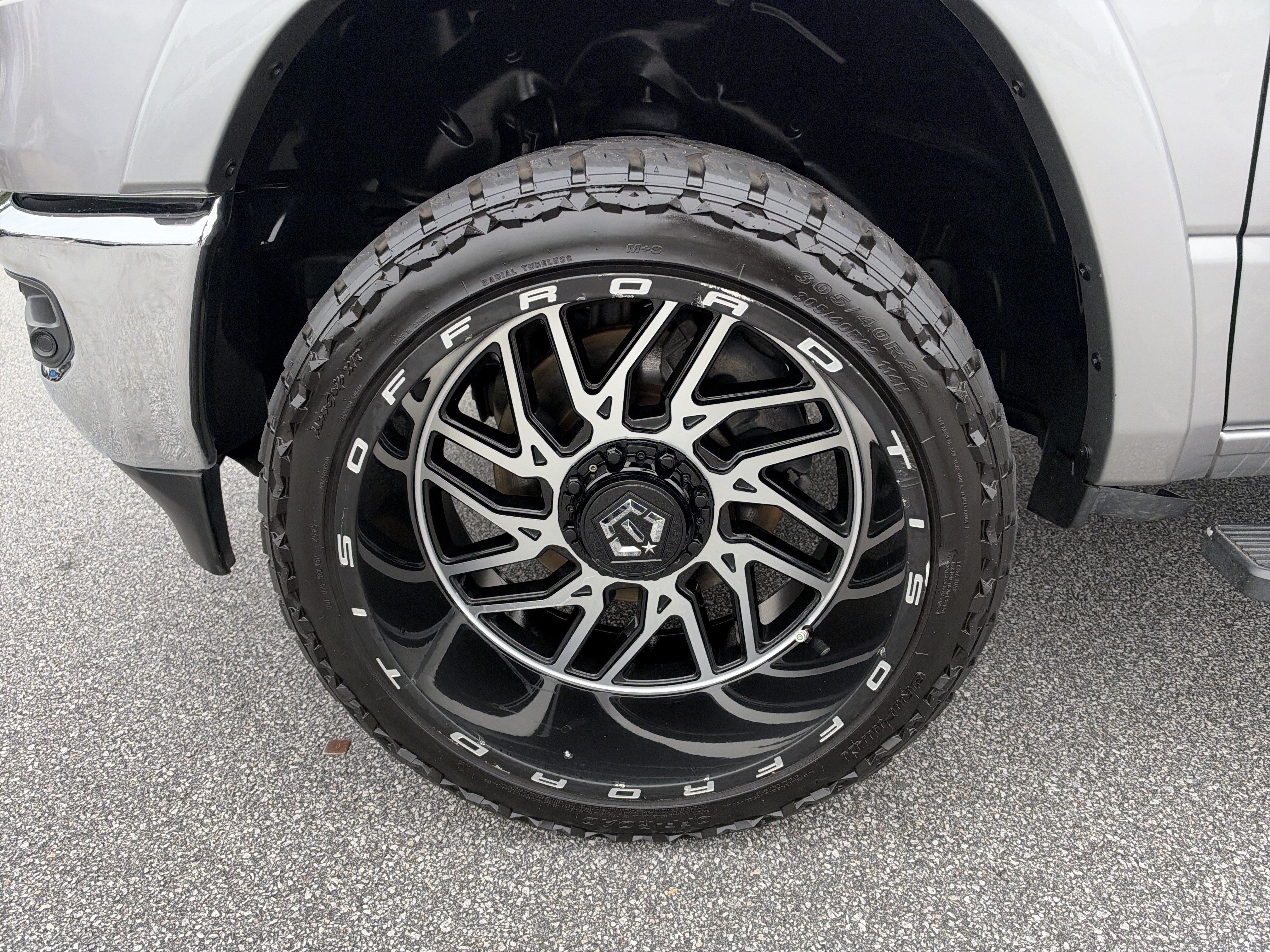 Used 2020 RAM 1500 Laramie AWD/4WD image 13