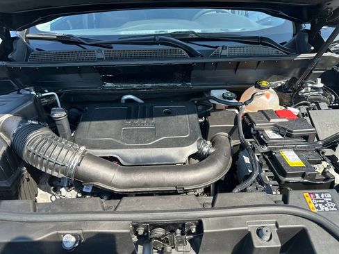 Used 2023 GMC Acadia SLE image 24