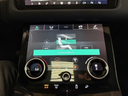 Used 2019 Land Rover Range Rover Velar R-Dynamic SE AWD/4WD image 14