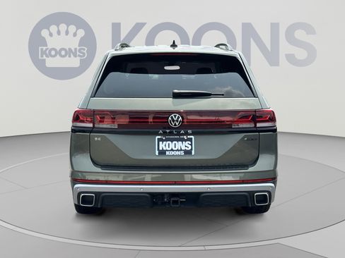 Used 2025 Volkswagen Atlas Peak Edition SE AWD/4WD image 15