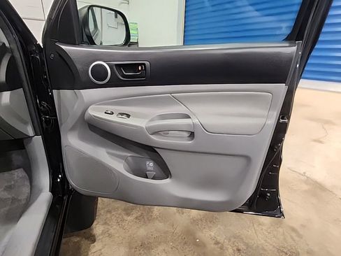 Used 2011 Toyota Tacoma 4x4 Access Cab image 16