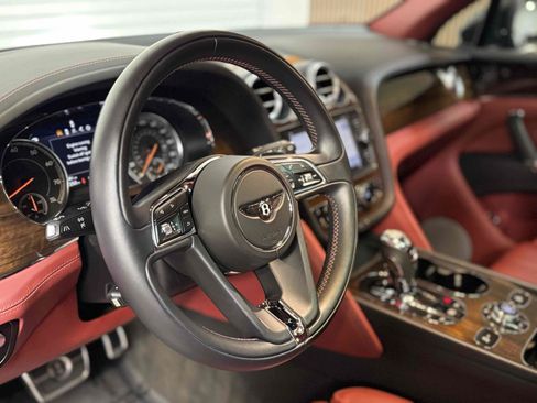 Used 2018 Bentley Bentayga AWD/4WD image 69
