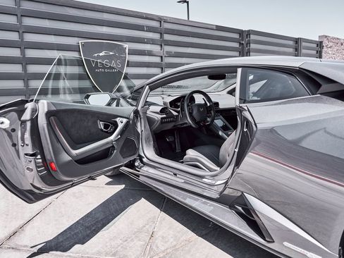 Used 2021 Lamborghini Huracan EVO RWD image 35