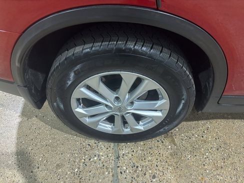 Used 2016 Nissan Rogue SV image 9