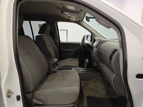 Used 2017 Nissan Frontier SV image 15