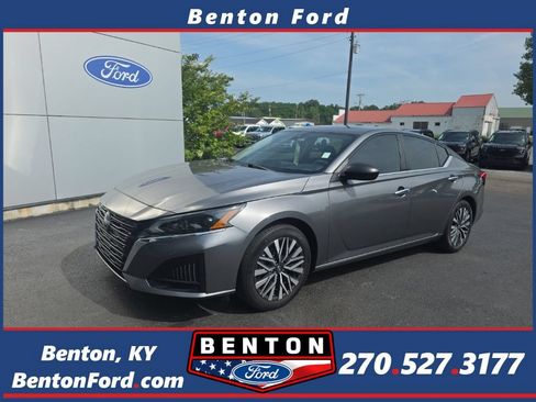 Used 2024 Nissan Altima 2.5 SV FWD image 1