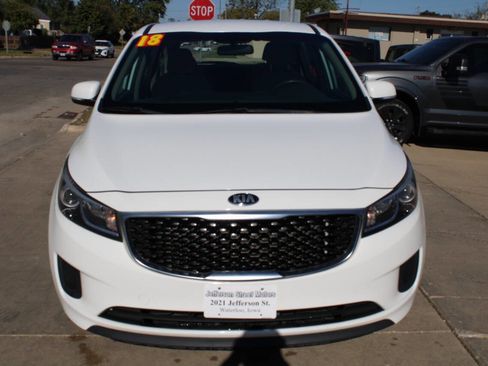 Used 2018 Kia Sedona L image 4