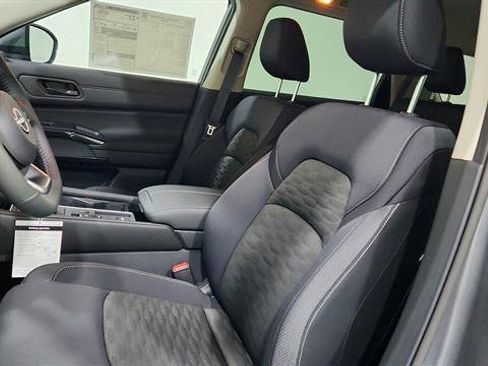 New 2025 Nissan Pathfinder SV image 11