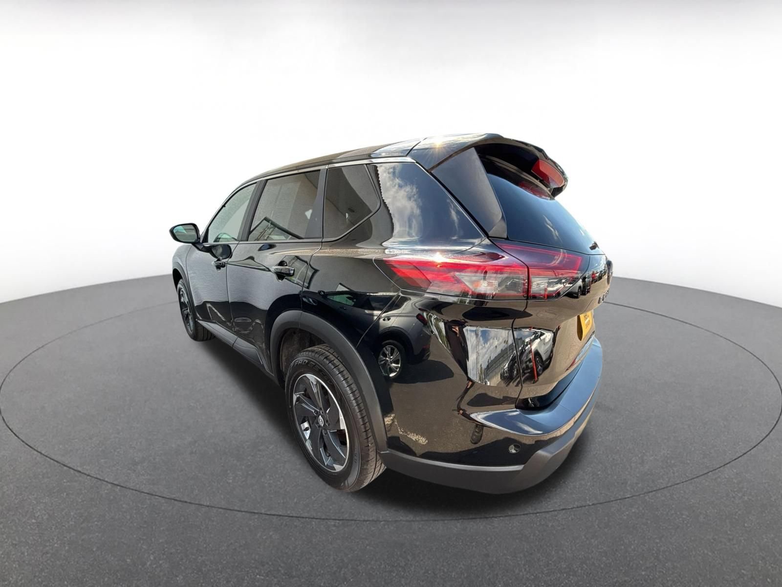 Used 2025 Nissan Rogue SV AWD/4WD image 4