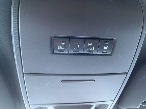 Used 2019 Dodge Grand Caravan SXT image 23