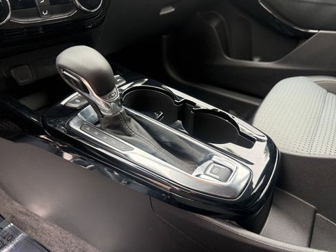 Used 2025 Chevrolet Trax LT image 38