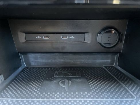 Certified 2023 Volkswagen Taos SE w/ Panoramic Sunroof Package image 22