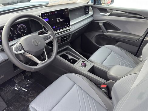 New 2026 Volkswagen Tiguan SE image 9