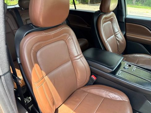 Used 2020 Lincoln Aviator Reserve RWD image 12