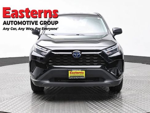 Used 2023 Toyota RAV4 LE AWD/4WD image 2
