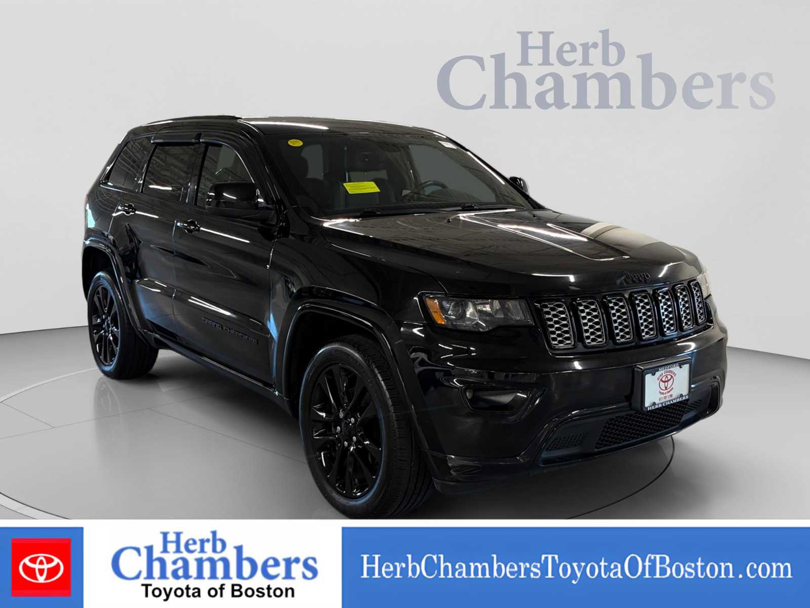 Used 2017 Jeep Grand Cherokee Altitude AWD/4WD image 1
