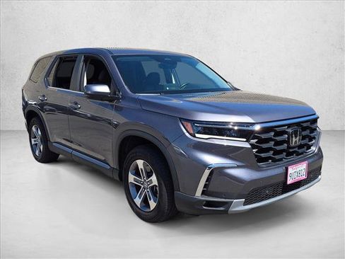 Used 2025 Honda Pilot EX-L image 3