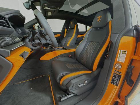 Used 2025 Lamborghini Urus SE AWD/4WD image 8