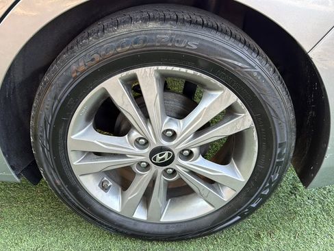 Used 2017 Hyundai Elantra SE w/ SE A/T Tech Package 03 FWD image 42