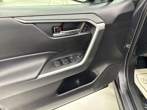 Used 2021 Toyota RAV4 XLE Premium image 11