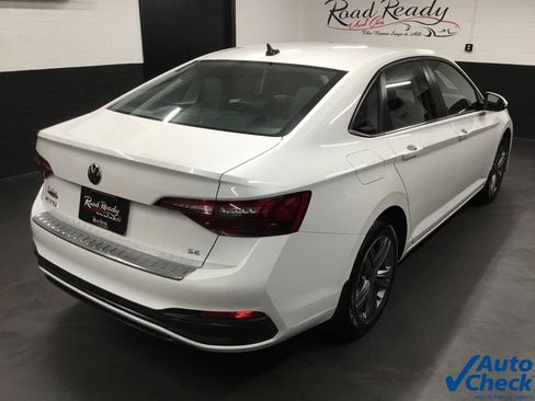 Used 2023 Volkswagen Jetta SE FWD image 11