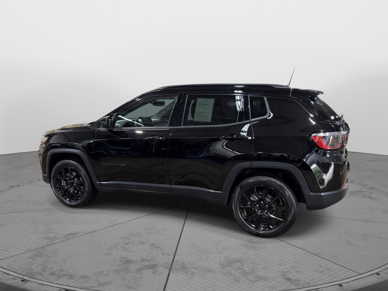 Used 2023 Jeep Compass Latitude AWD/4WD image 10