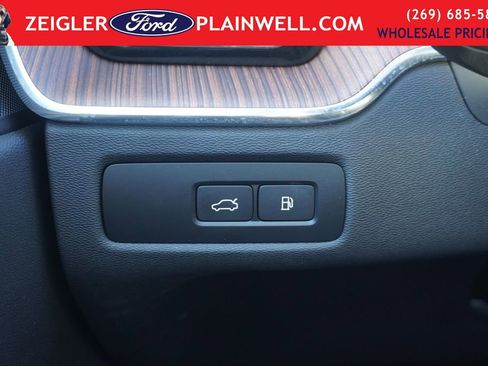 Used 2023 Volvo XC60 T8 Plus w/ Protection Package Premier image 29