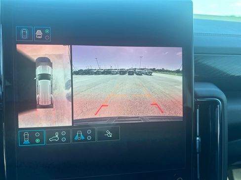Used 2025 GMC Yukon AT4 w/ AT4 Premium Package AWD/4WD image 18