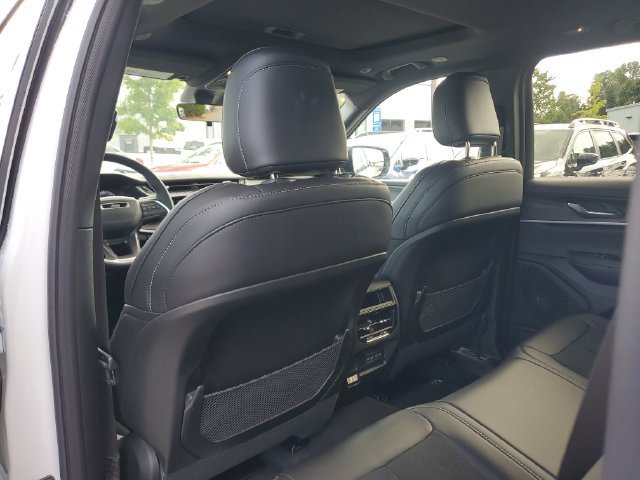 New 2027 Jeep Grand Cherokee Altitude AWD/4WD image 13