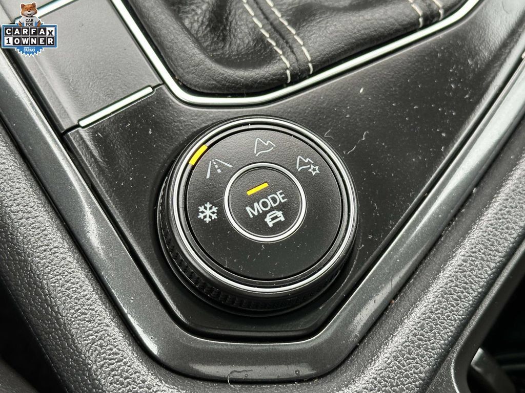 Used 2024 Volkswagen Tiguan SE AWD/4WD image 31