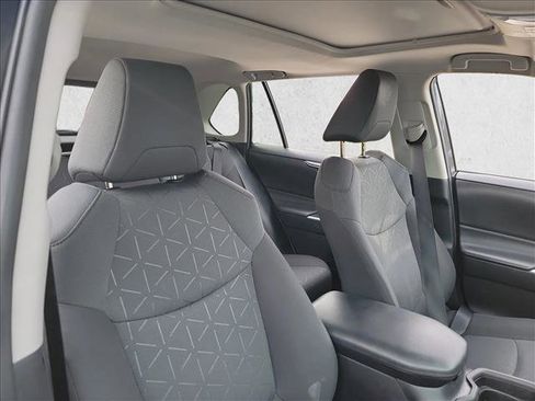 Used 2020 Toyota RAV4 XLE image 15