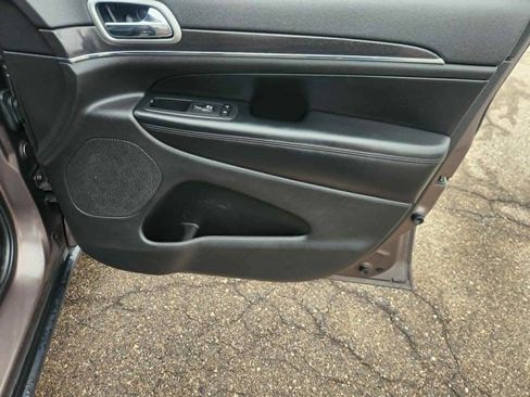 Used 2018 Jeep Grand Cherokee Limited image 18