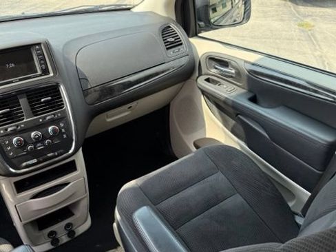 Used 2018 Dodge Grand Caravan SE w/ UConnect Hands-Free Group FWD image 29