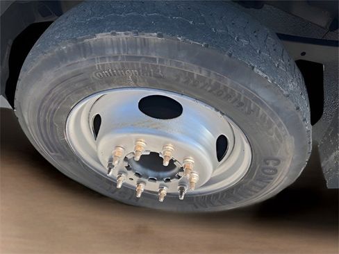 Used 2017 Ford F550 2WD Regular Cab Super Duty image 22