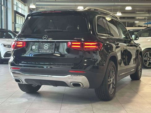 Used 2025 Mercedes-Benz GLB 250 4MATIC image 3