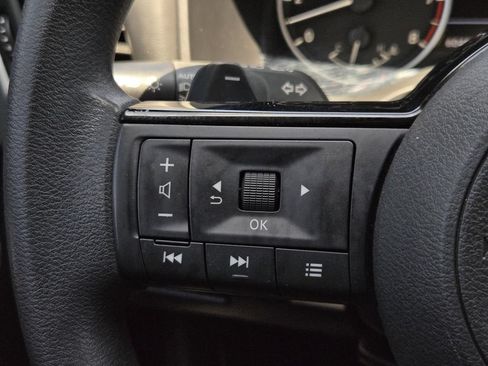 Used 2023 Nissan Rogue SV FWD image 24