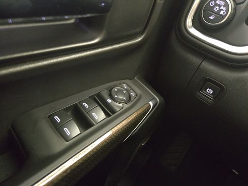 Used 2019 Chevrolet Silverado 1500 LT Trail Boss AWD/4WD image 30