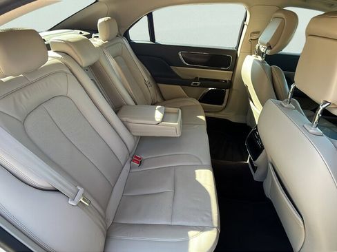 Used 2018 Lincoln Continental Select image 19